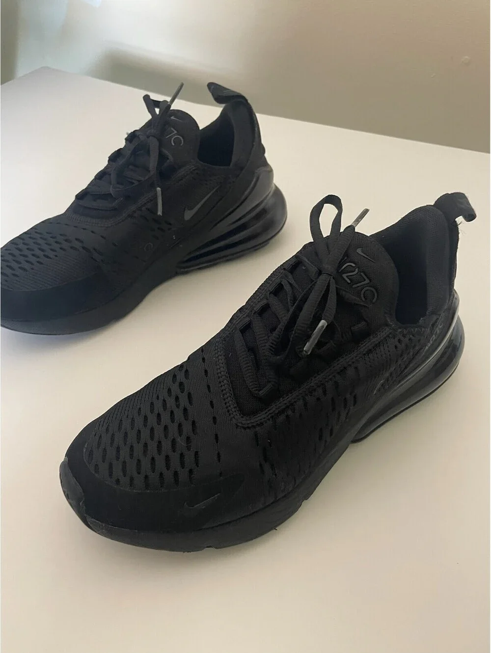 Nike Air Max 270 Triple Black Women's Running Shoes Sneakers AH6789-006 Size 8 - Picture 3 of 8